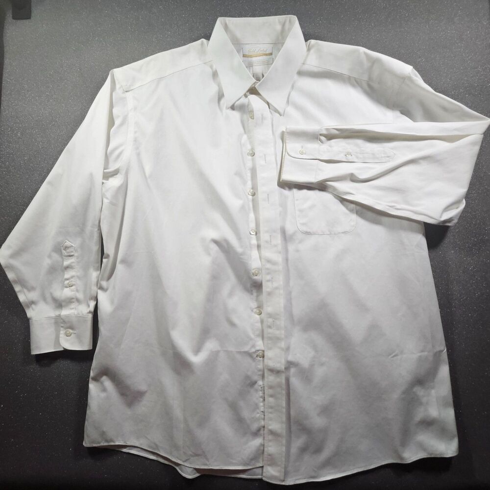Roundtree & Yorke white buttonup size 17 1/2, 33